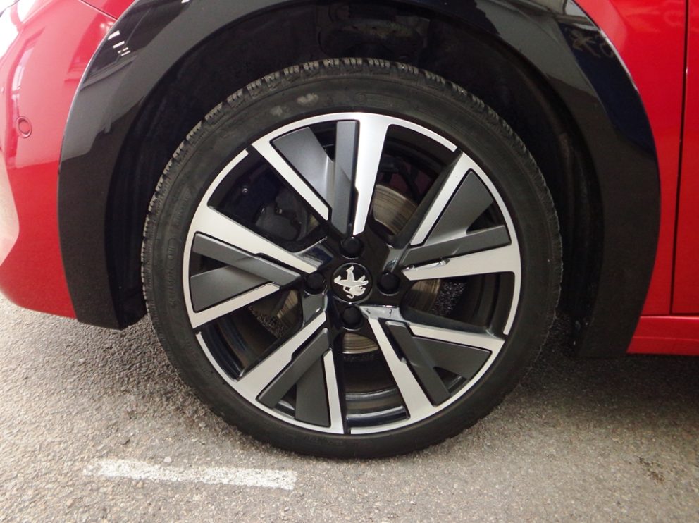 Peugeot 208 Puretech 100 CV GT BVM6 - photo 10