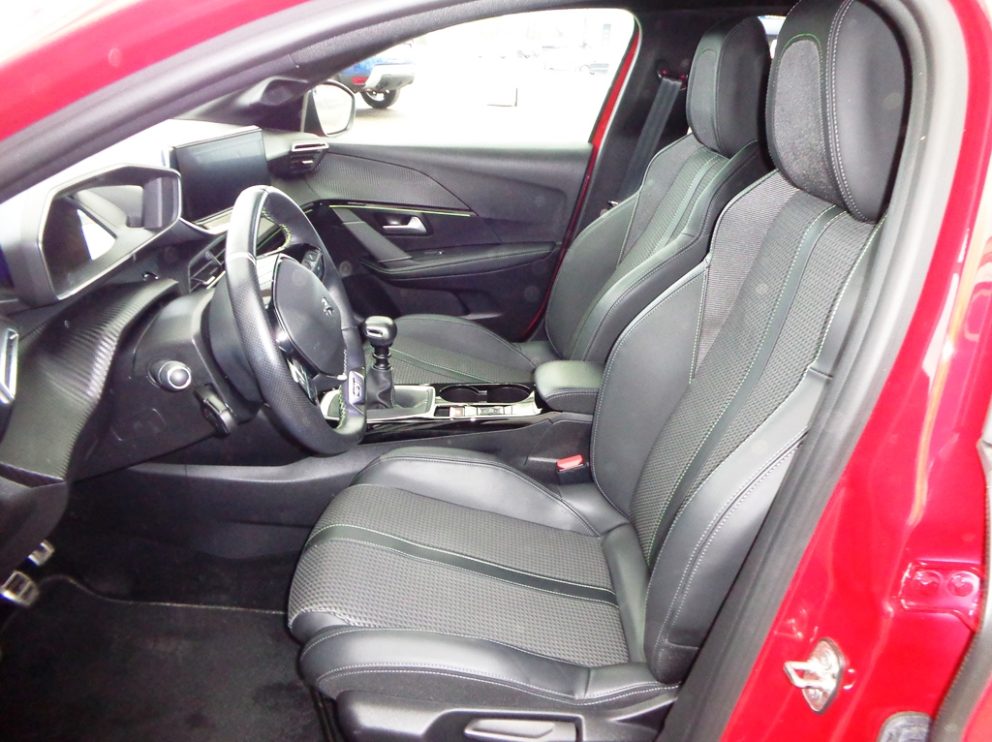 Photo 5 sur 9 - Peugeot 208 Puretech 100 CV GT BVM6