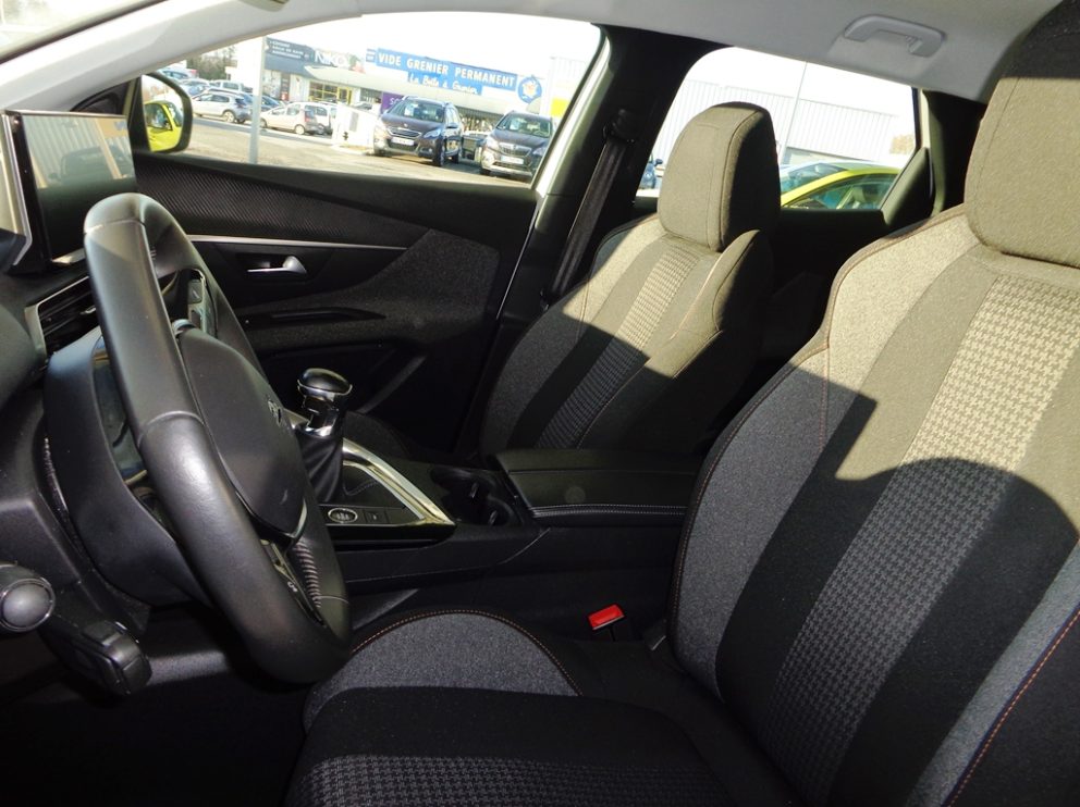 Photo 3 sur 10 - Peugeot 3008 BlueHDi 130 CV Active Pack BVM
