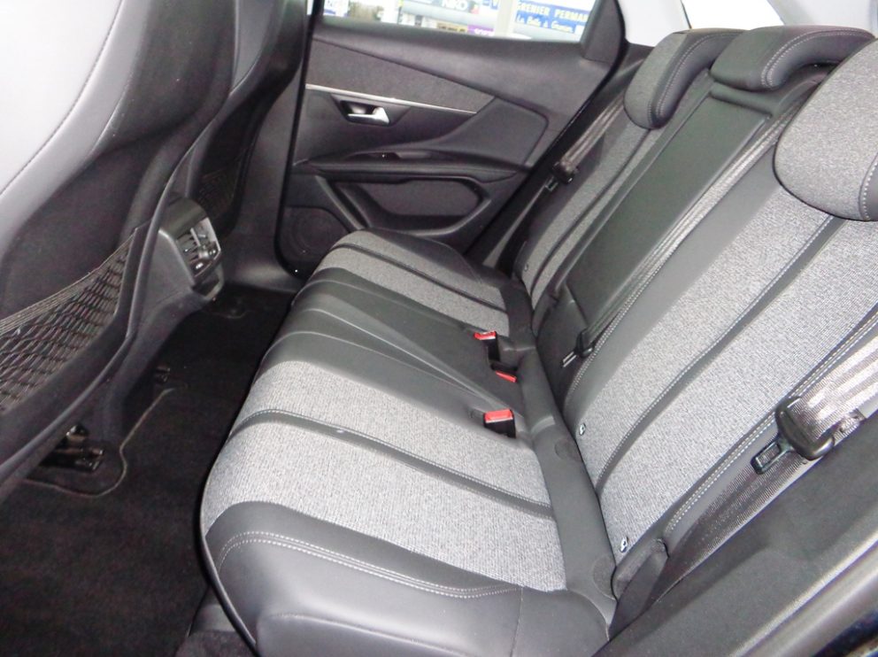 Photo 8 sur 11 - Peugeot 3008 BlueHDi 120 CV Allure BVM