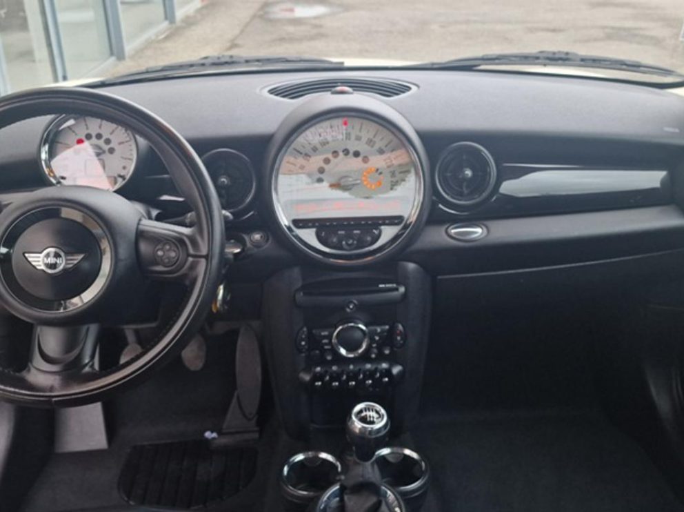 Mini COOPER DIESEL 112 CV  - photo 7