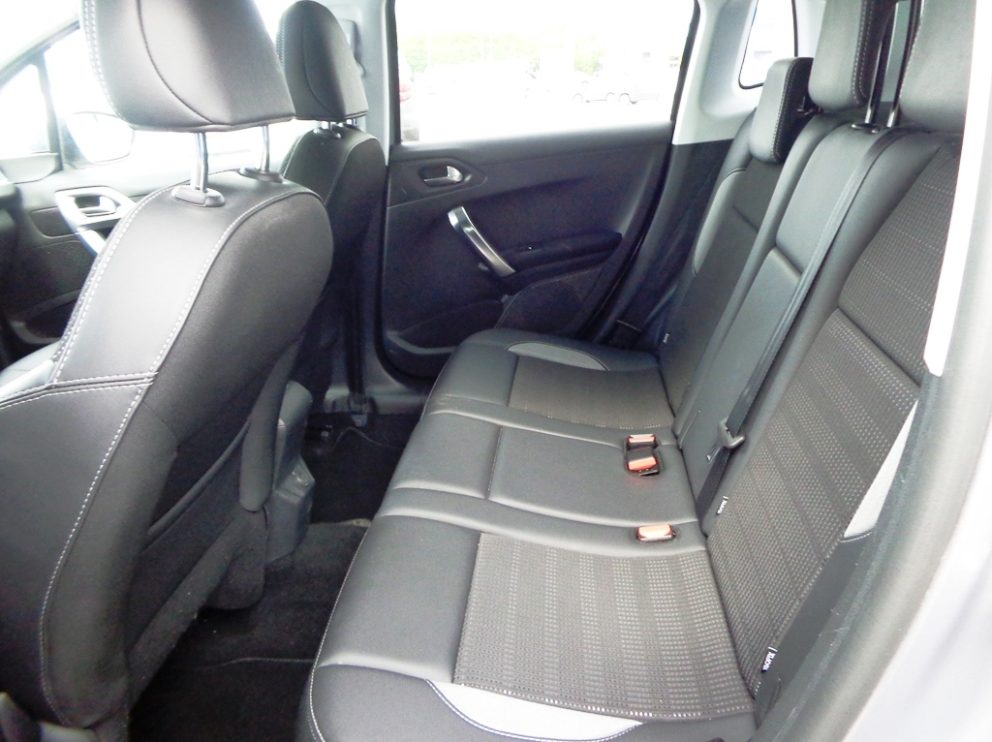 Peugeot 2008 BLUEHDI 100 CV ALLURE BUSINESS BVM - photo 9