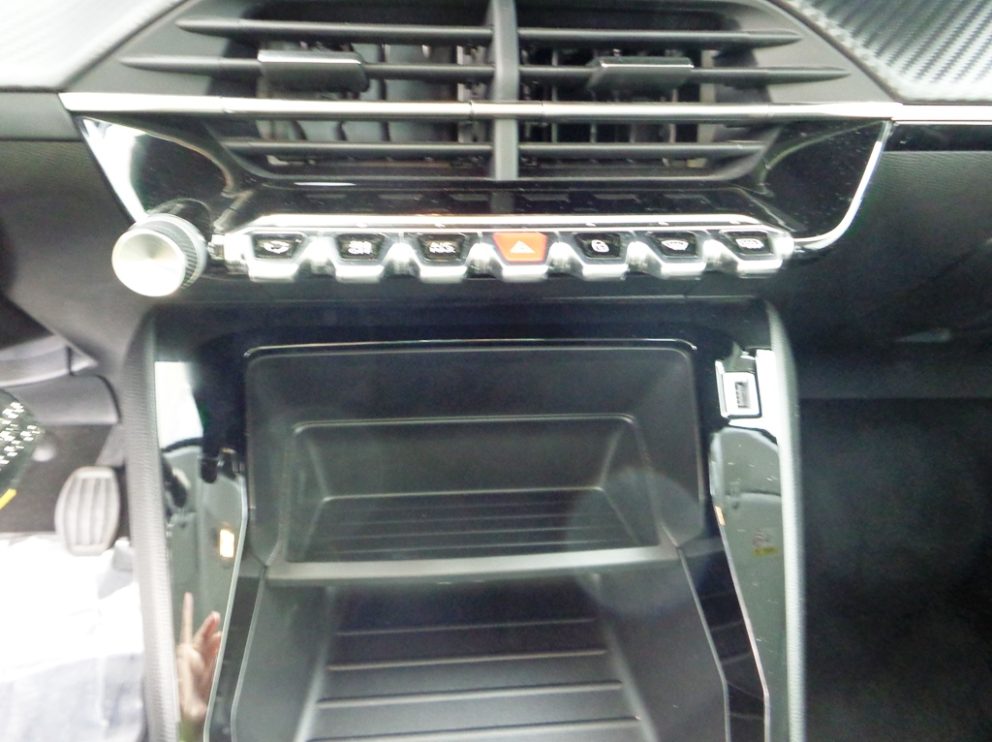 Peugeot 208 PURETECH 75 CV LIKE BVM - photo 7