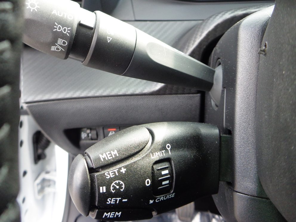 Peugeot 208 PURETECH 75 CV LIKE BVM - photo 8