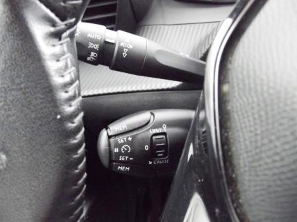 Peugeot 2008 BLUEHDI 110 CV ALLURE PACK BVM6 - photo 8