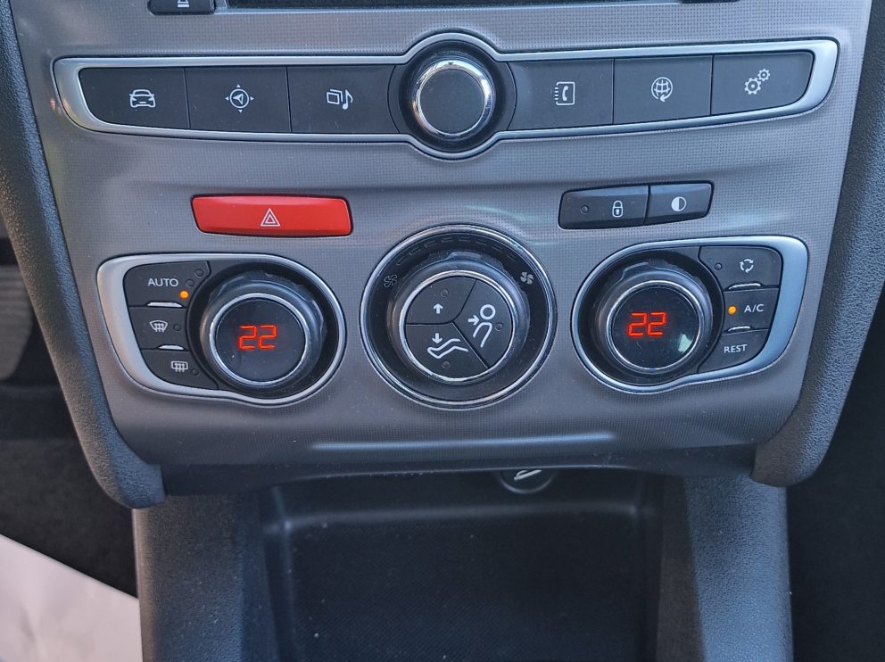 Citroën C4 B-HDI 100 CV MILLENIUM - photo 12