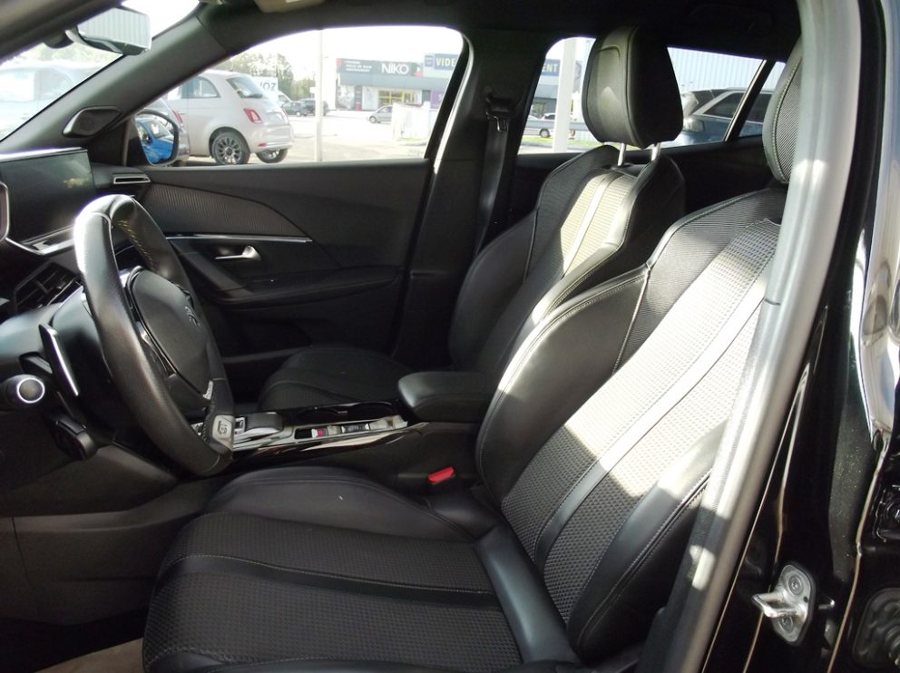 Peugeot 2008 BLUEHDI 130 CV GT  EAT8 - photo 4