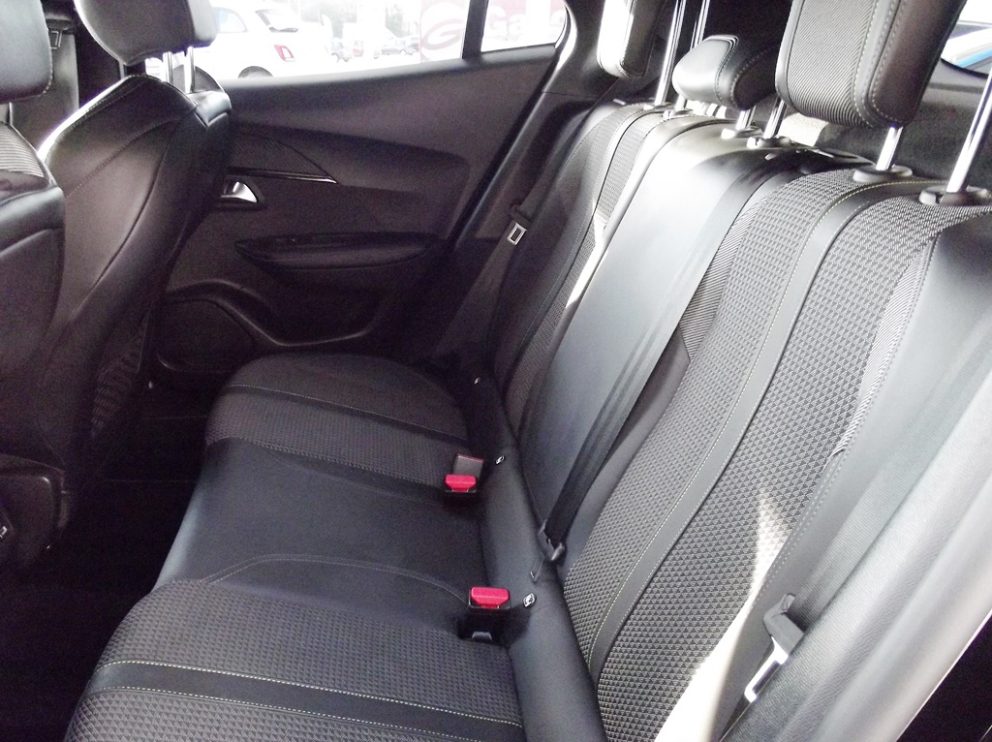 Peugeot 2008 BLUEHDI 130 CV GT  EAT8 - photo 9