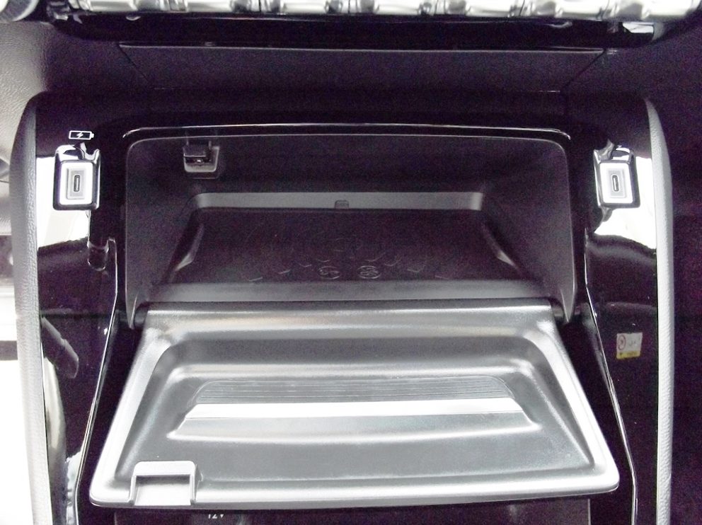 Peugeot 2008 HYBRID 136 E DCS6 GT BVA - photo 9