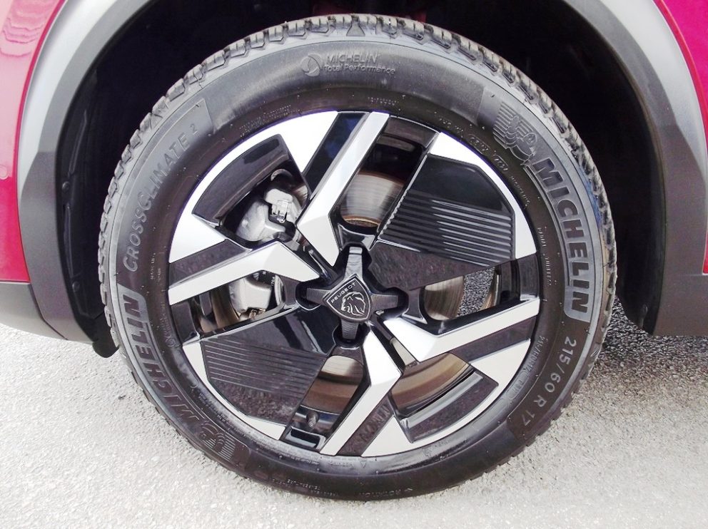 Peugeot 2008 HYBRID 136 E DCS6 GT BVA - photo 13