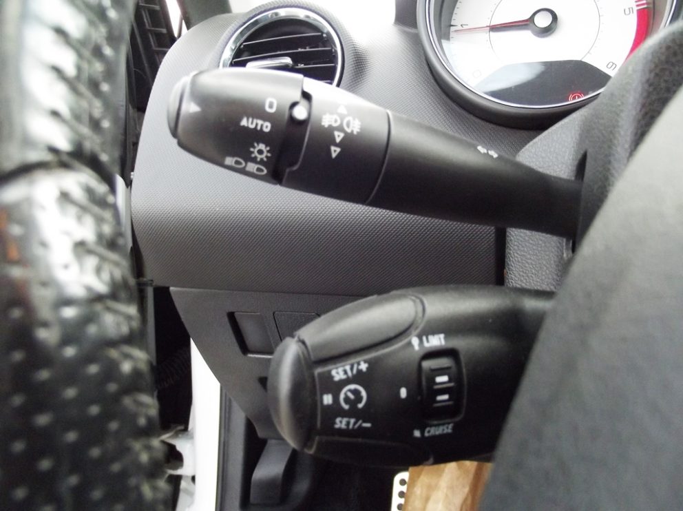 Peugeot 308 CC 163 CV HDI ROLAND GARROS BVM - photo 5