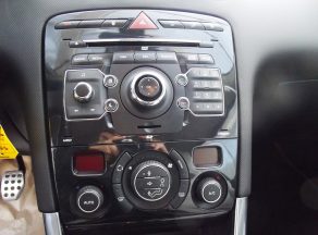 Peugeot 308 CC 163 CV HDI ROLAND GARROS BVM - photo 8