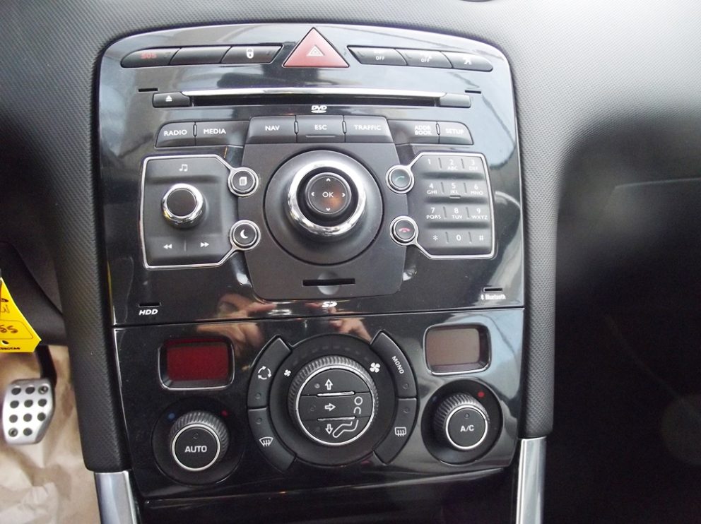 Peugeot 308 CC 163 CV HDI ROLAND GARROS BVM - photo 8