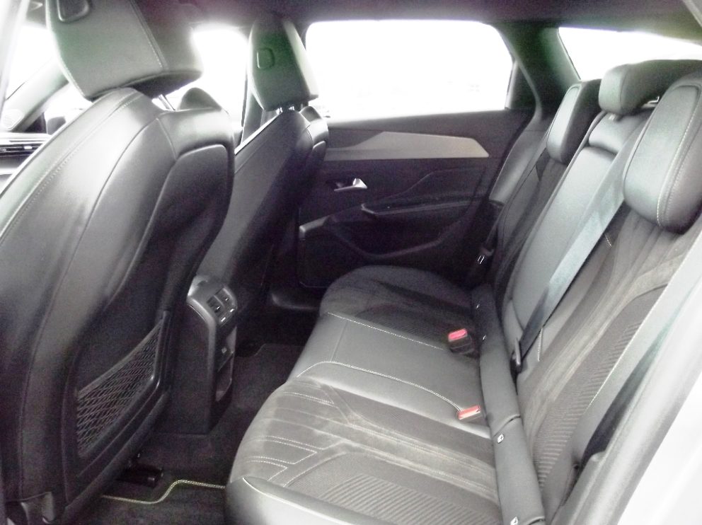 Peugeot 308 SW BLUEHDI 130 CV GT  EAT8 - photo 11