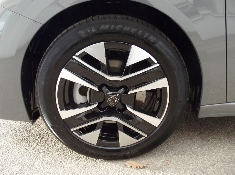 Peugeot 208 1.2 i 100 CV ALLURE BVM - photo 12