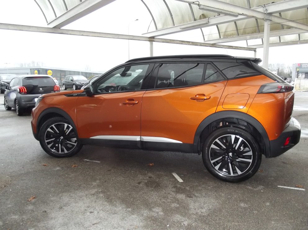 Peugeot 2008 BLUEHDI 130 CV GT PACK EAT8 - photo 2