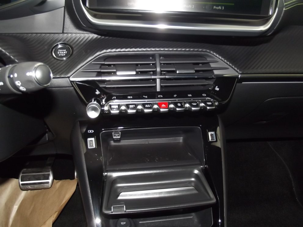 Peugeot 2008 BLUEHDI 130 CV GT PACK EAT8 - photo 8