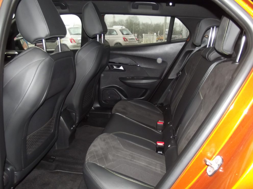 Peugeot 2008 BLUEHDI 130 CV GT PACK EAT8 - photo 14