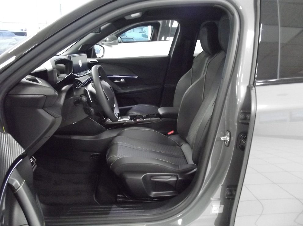 Peugeot 2008 HYBRID 145 E DCS6 GT BVA - photo 4