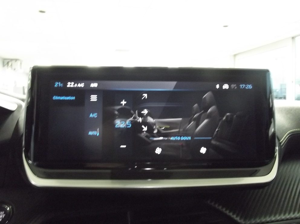 Peugeot 2008 HYBRID 145 E DCS6 GT BVA - photo 7