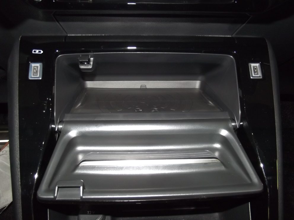 Peugeot 2008 HYBRID 145 E DCS6 GT BVA - photo 8