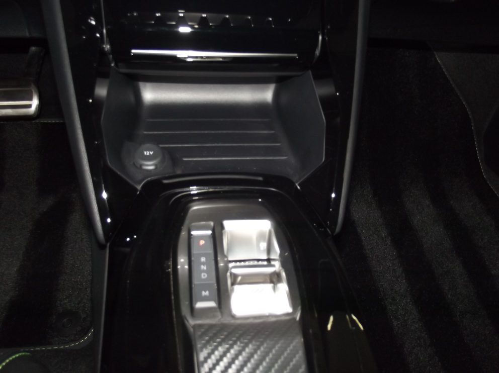 Peugeot 2008 HYBRID 145 E DCS6 GT BVA - photo 9