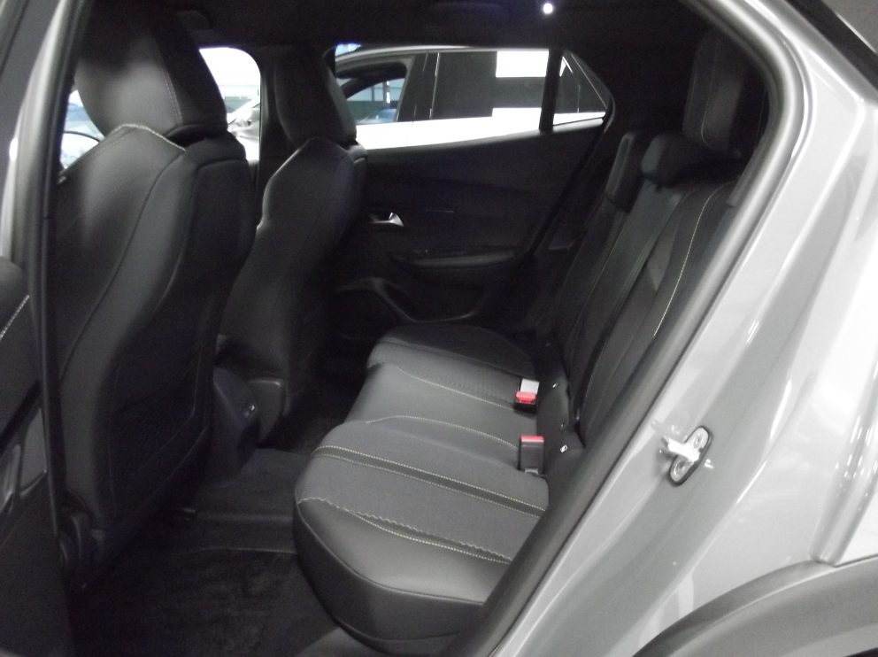 Peugeot 2008 HYBRID 145 E DCS6 GT BVA - photo 11