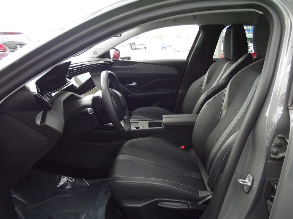 Peugeot 408 HYBRID 136 E DCS6 GT BVA - photo 4