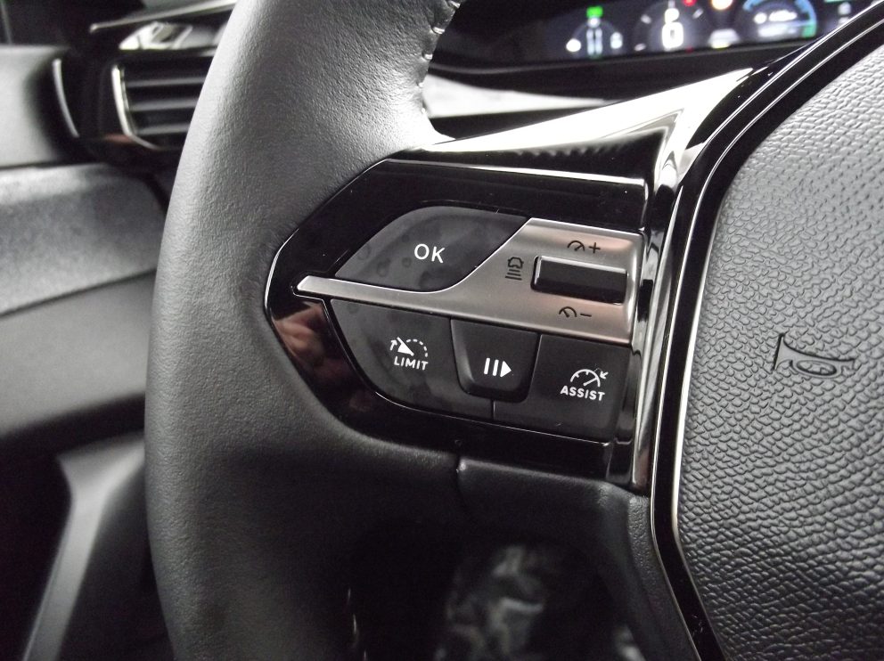 Peugeot 408 HYBRID 136 E DCS6 GT BVA - photo 9