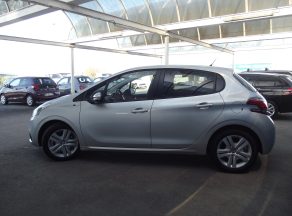 Peugeot 208 VTI 82 CV STYLE BVM - photo 2