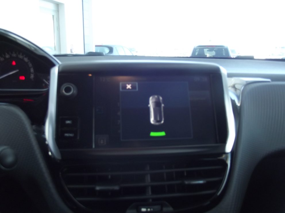 Peugeot 208 VTI 82 CV STYLE BVM - photo 7