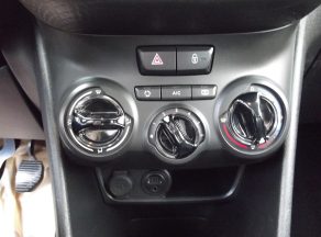 Peugeot 208 VTI 82 CV STYLE BVM - photo 8