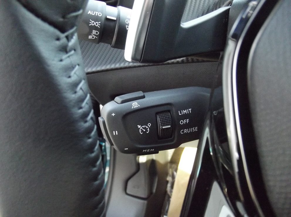 Peugeot 2008 HYBRID 145 E DCS6 ALLURE BVA - photo 5