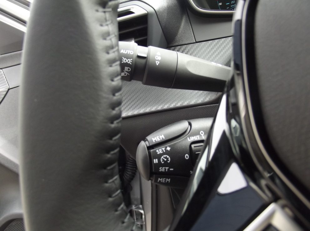 Peugeot 208 HYBRID 110 E DCS6 STYLE BVA - photo 4