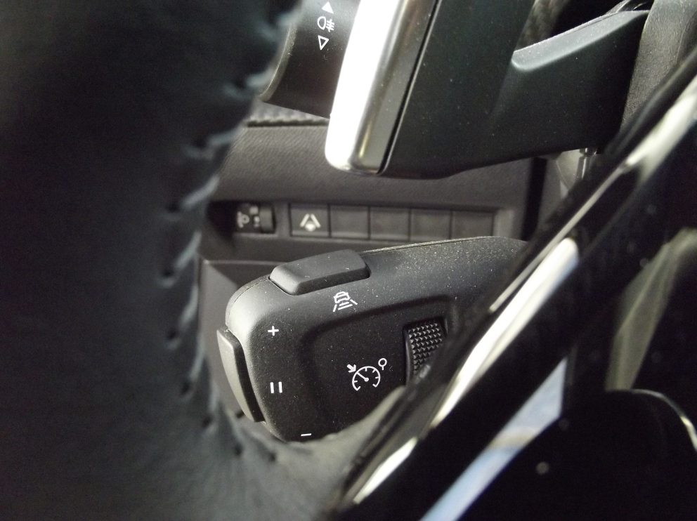 Peugeot 2008 HYBRID 145 E DCS6 ALLURE BVA - photo 10