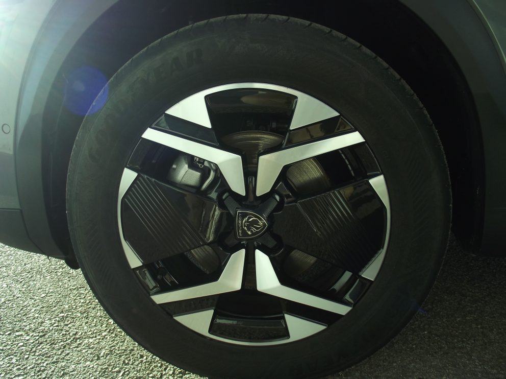 Peugeot 2008 HYBRID 145 E DCS6 ALLURE BVA - photo 15