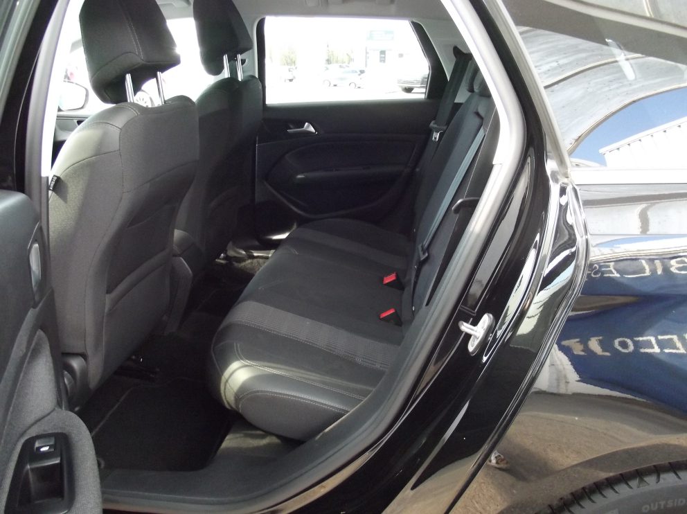 Peugeot 308 SW BLUEHDI 130 CV ALLURE BVA - photo 12