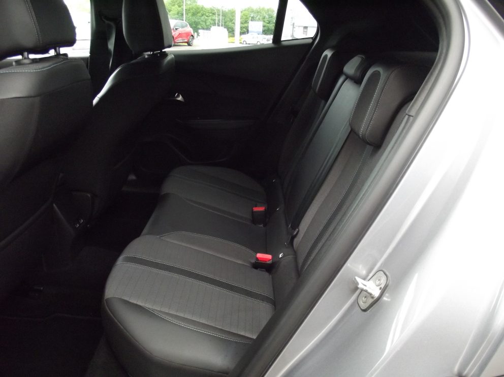 Peugeot 2008 BLUEHDI 130 CV ALLURE EAT8 - photo 9