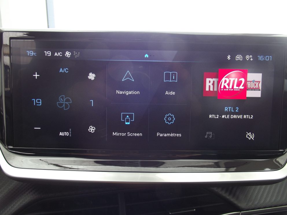 Peugeot 2008 HYBRID 136 E DCS6 ALLURE BVA - photo 6