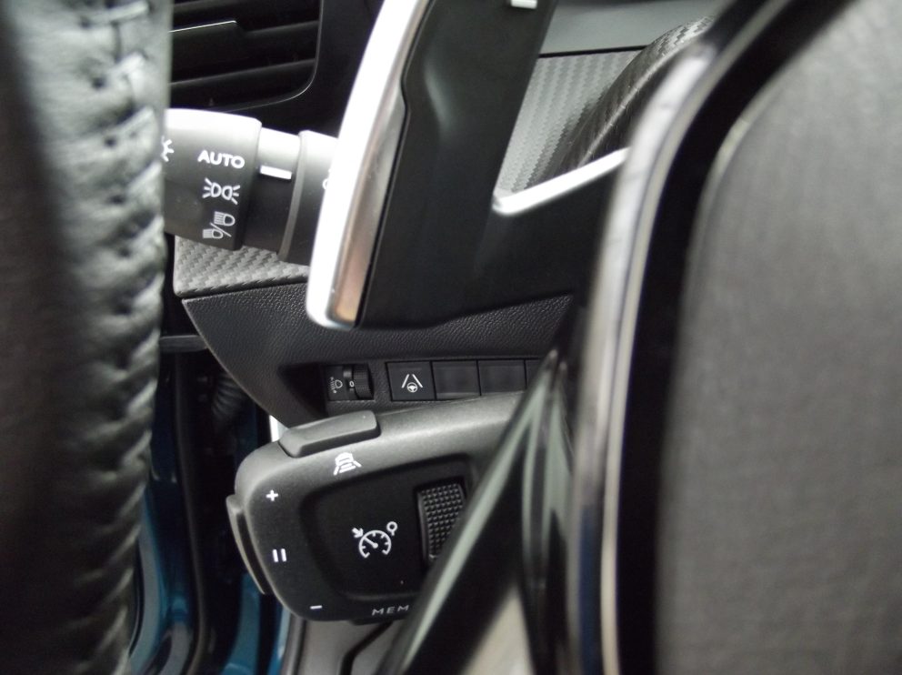 Peugeot 2008 HYBRID 136 E DCS6 ALLURE BVA - photo 10
