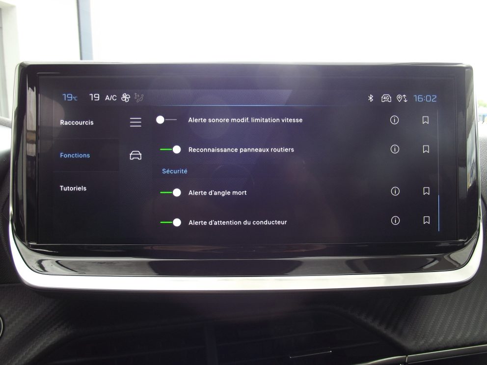 Peugeot 2008 HYBRID 136 E DCS6 ALLURE BVA - photo 11