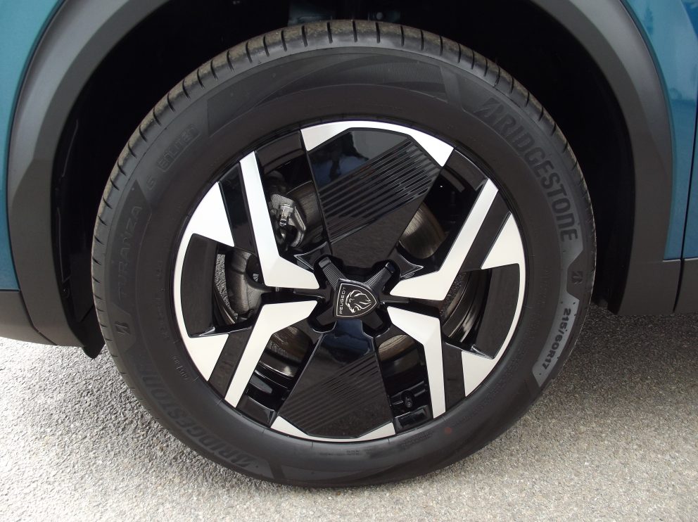 Peugeot 2008 HYBRID 136 E DCS6 ALLURE BVA - photo 15