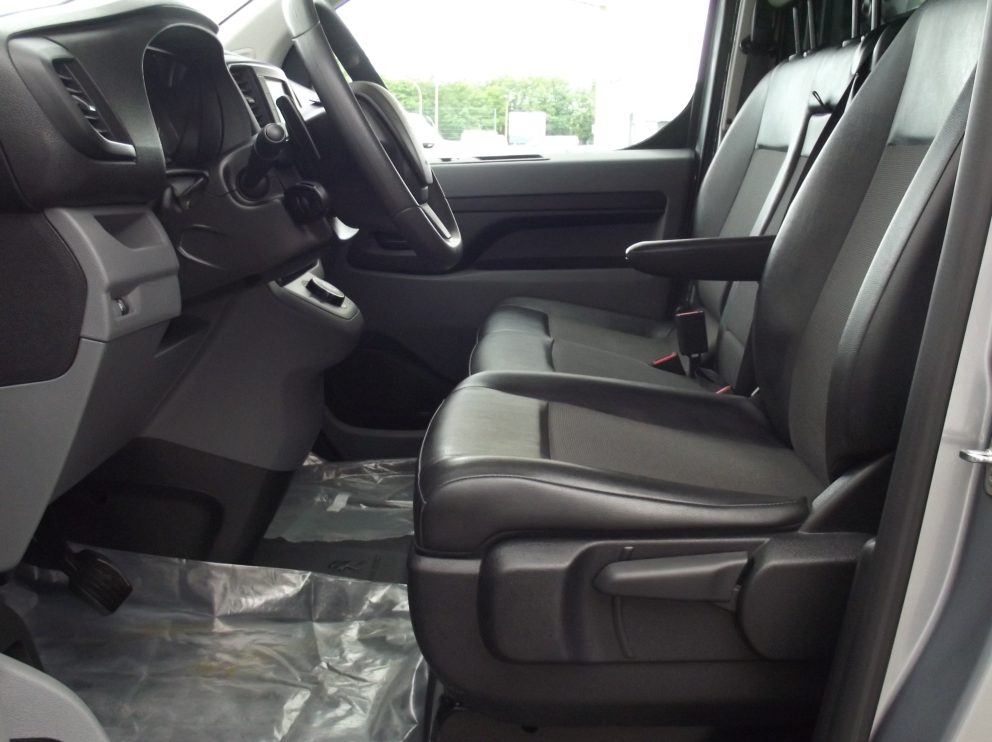 Peugeot EXPERT STANDARD PREMIUM 2.0 L 180 CV BVA - photo 4