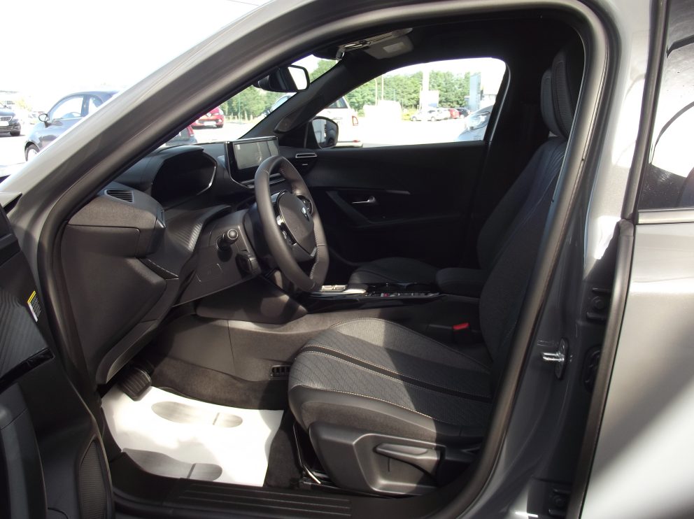 Peugeot 2008 HYBRID 145 E DCS6 ALLURE BVA - photo 5