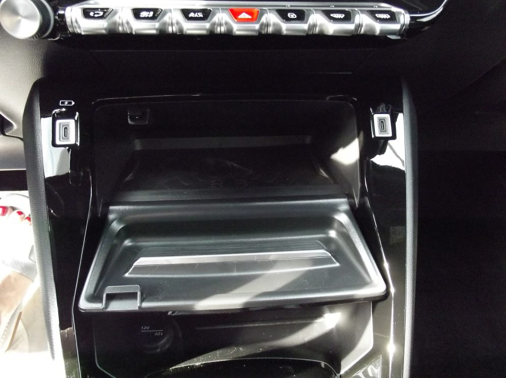 Peugeot 2008 HYBRID 145 E DCS6 ALLURE BVA - photo 9