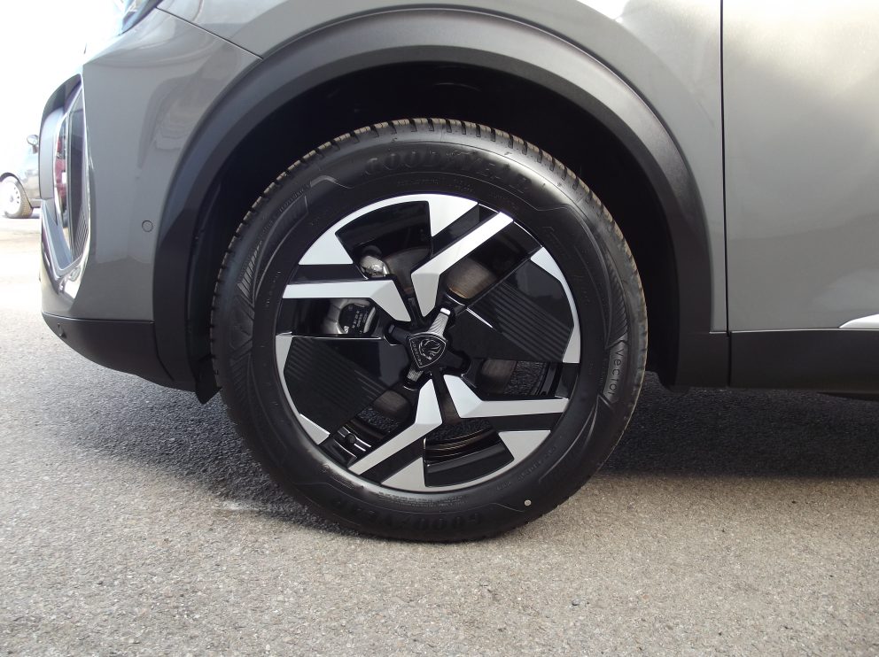 Peugeot 2008 HYBRID 145 E DCS6 ALLURE BVA - photo 14