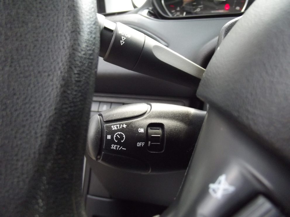 Peugeot 208 BHDI 100 CV ACTIVE BVM - photo 8