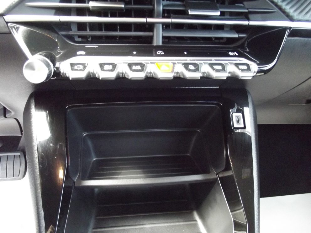 Peugeot 2008 HYBRID 145 E DCS6 STYLE BVA - photo 7