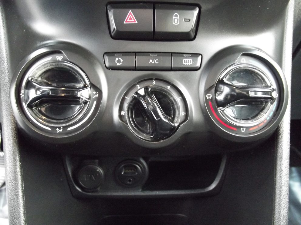 Peugeot 2008 BHDI 100 CV STYLE BVM - photo 9