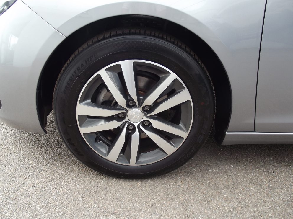 Peugeot 308 BHDI 130 CV ALLURE BVM - photo 17